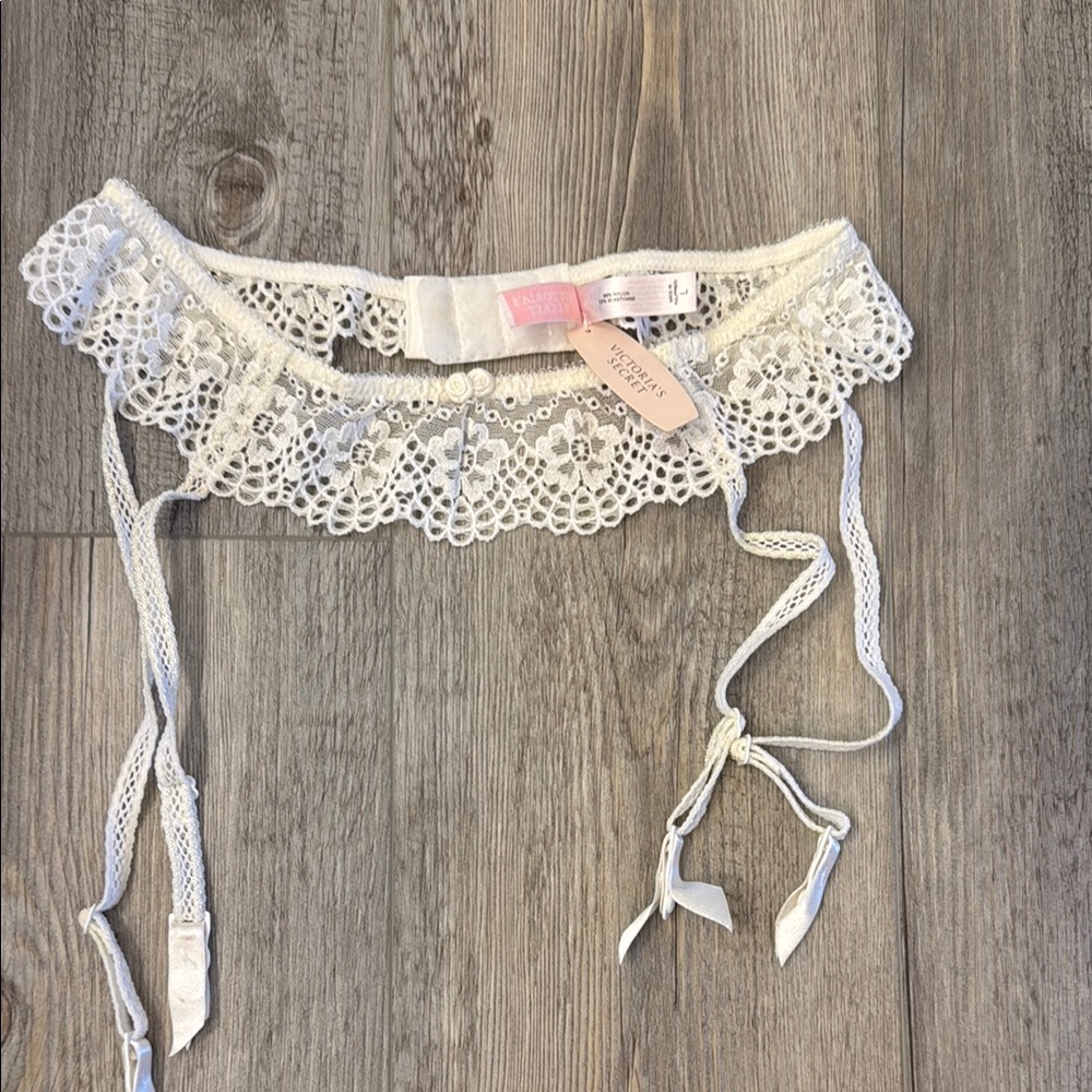 Victoria's Secret White Lace Garter Belt